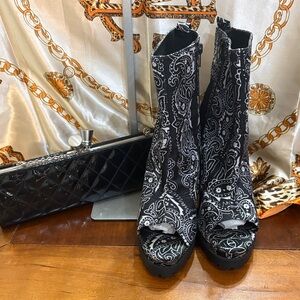 Paisley Patterned Women's Heeled Boots